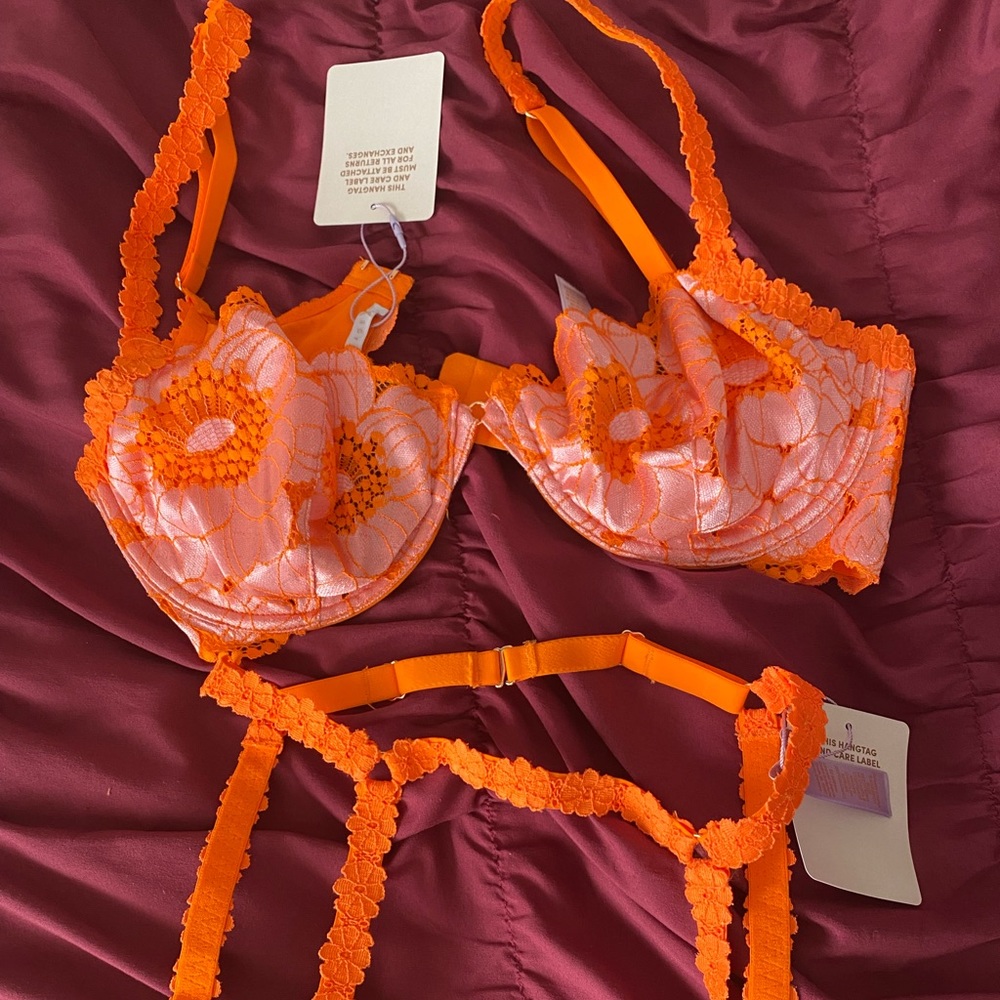 Perfect Poppies Unlined Lace Demi Bra